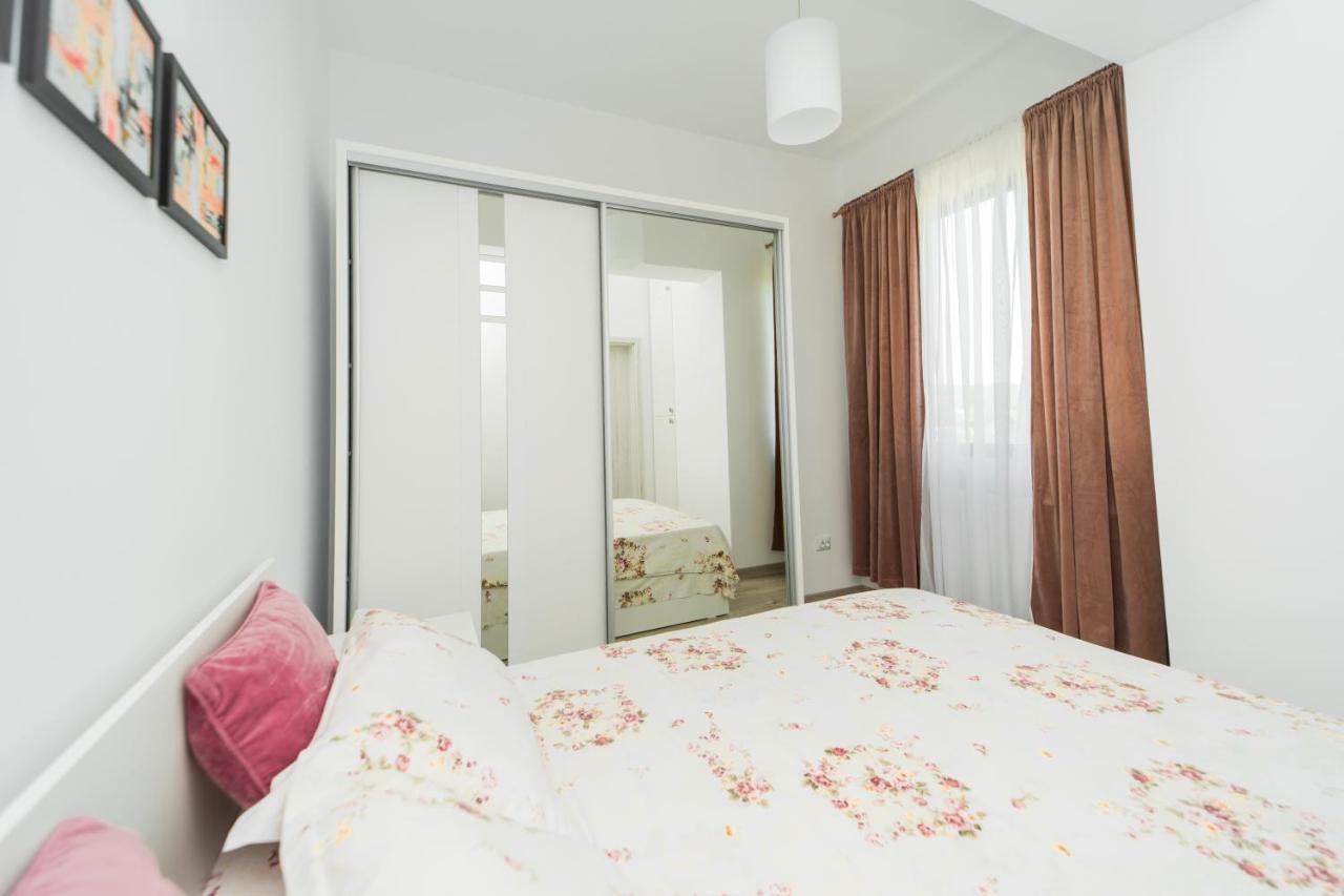 Panorama View Apartment 2Km To Palas ยาช ภายนอก รูปภาพ